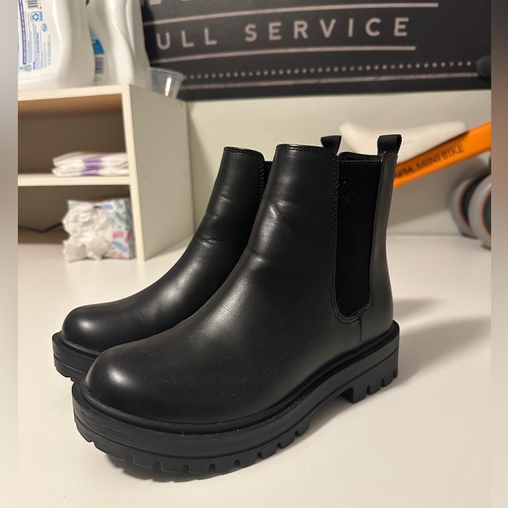 Soda Black Chelsea Lug Sole Ankle Boots - Picture 6 of 7